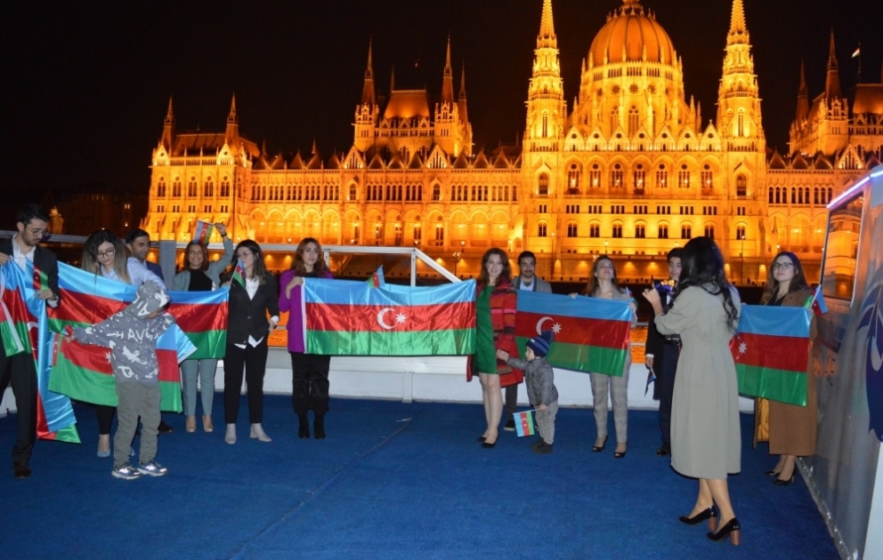 Budapeştdə Dunay çayı üzərində Zəfər Günü tədbiri