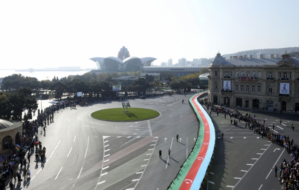 Siegesmarsch und Flashmob in Baku