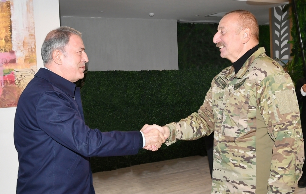 Prezident İlham Əliyev Türkiyənin milli müdafiə naziri Hulusi Akarın başçılıq etdiyi nümayəndə heyətini qəbul edib