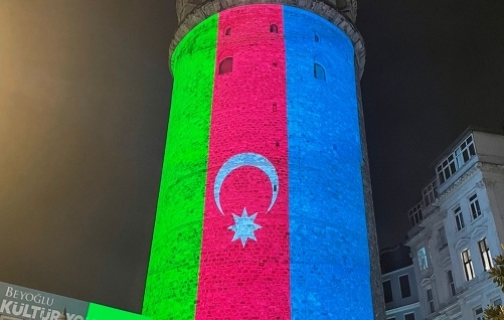 Zəfər Günü münasibətilə İstanbulun rəmzləri Azərbaycan bayrağının rənglərində işıqlandırılıb