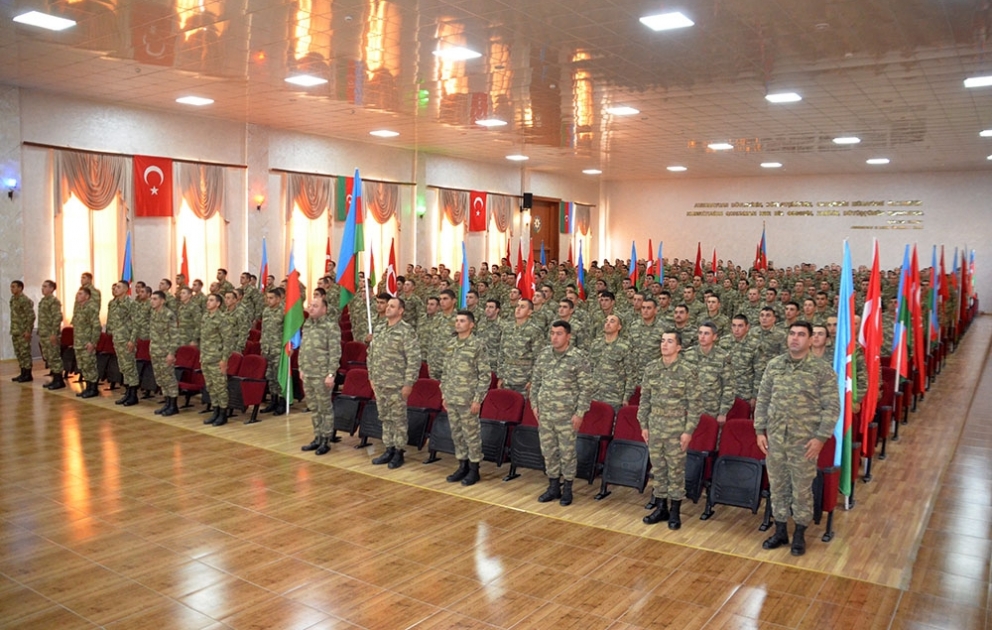 9 Noyabr - Dövlət Bayrağı Günü münasibətilə hərbi hissədə vətənpərvərlik tədbiri və konsert keçirilib