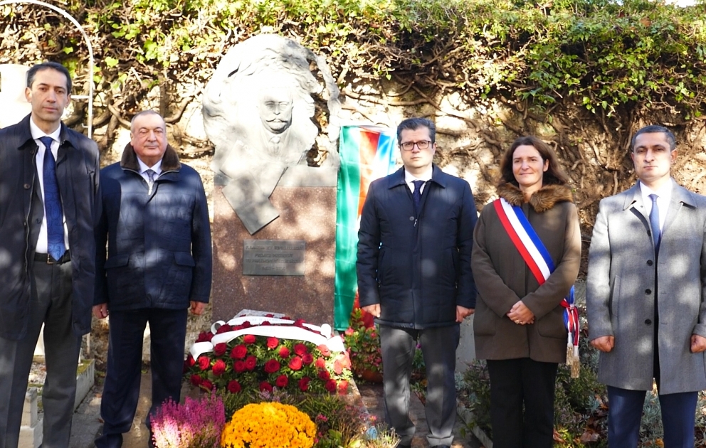 Zəfər Günündə Paris yaxınlığındakı qəbiristanlıqlarda uyuyan azərbaycanlıların məzarları ziyarət olunub