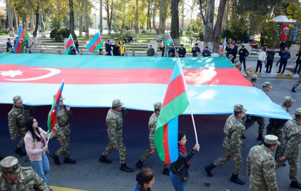 Ağstafada Dövlət Bayrağı Günü münasibətilə bayraq yürüşü keçirilib