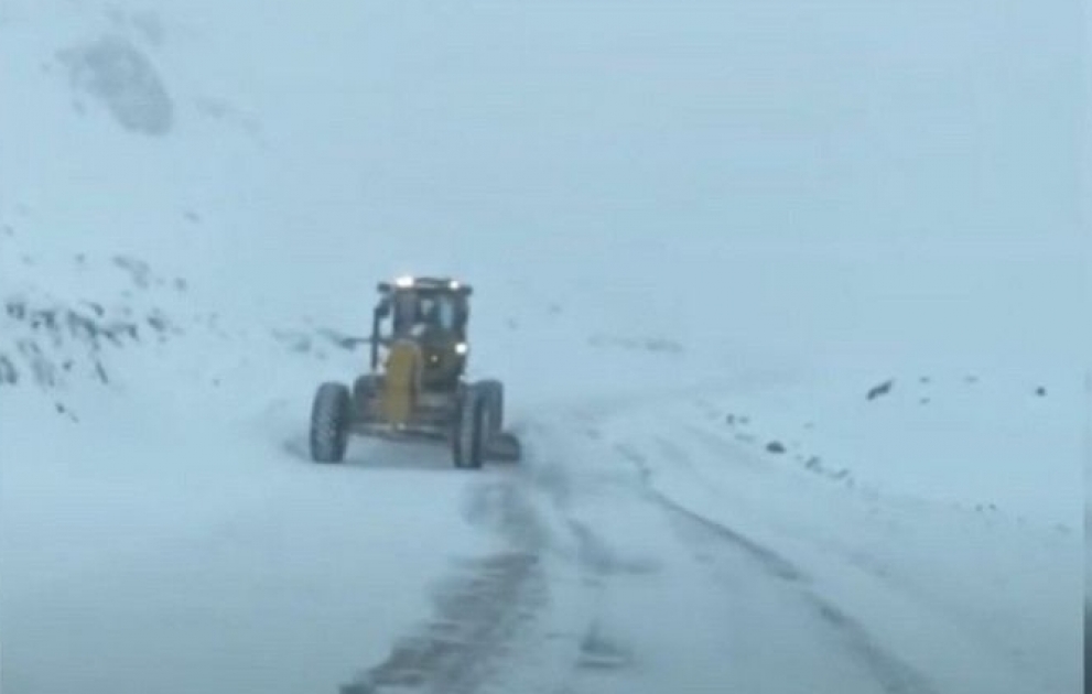 Toğanalı-Kəlbəcər avtomobil yolu qar və buzdan təmizlənir