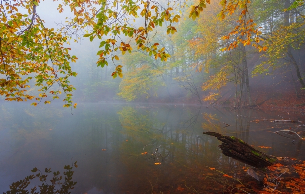 Garanohur-See im Herbst- märchenhafte Landschaft