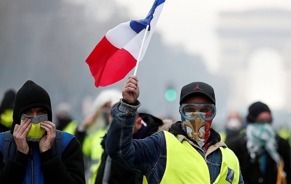 Parisdə “sarı jiletlilər” aksiya keçirib