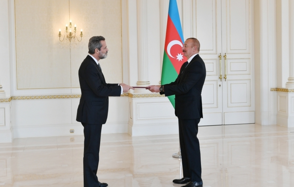 Le président Ilham Aliyev reçoit les lettres de créance du nouvel ambassadeur du Portugal en Azerbaïdjan