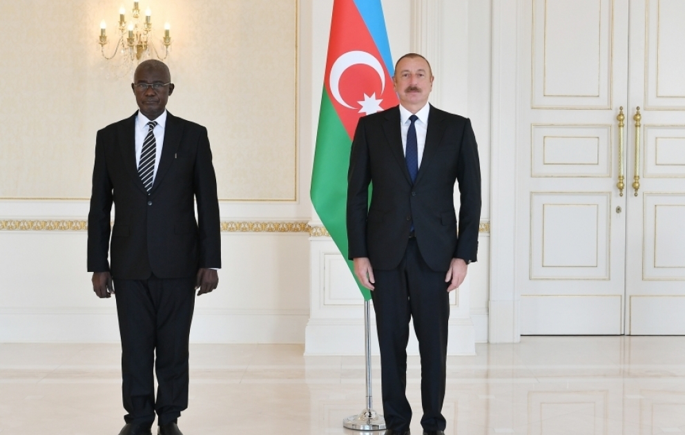 Präsident Ilham Aliyev empfängt neuen Botschafter von Uganda in Aserbaidschan