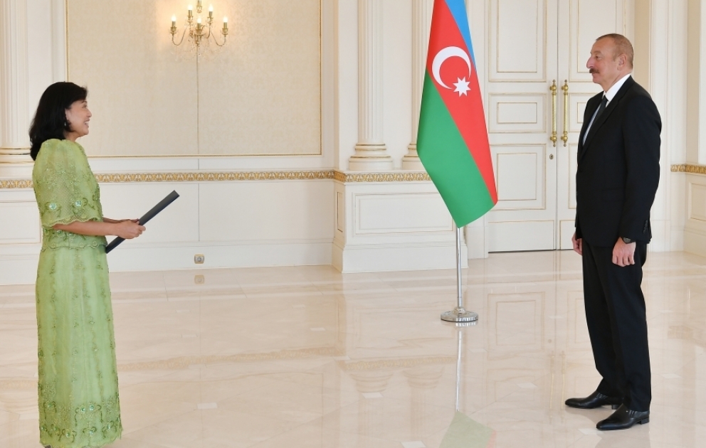 Präsident Ilham Aliyev empfängt neue Botschafterin der Philippinen in Aserbaidschan zur Übergabe ihres Beglaubigungsschreibens