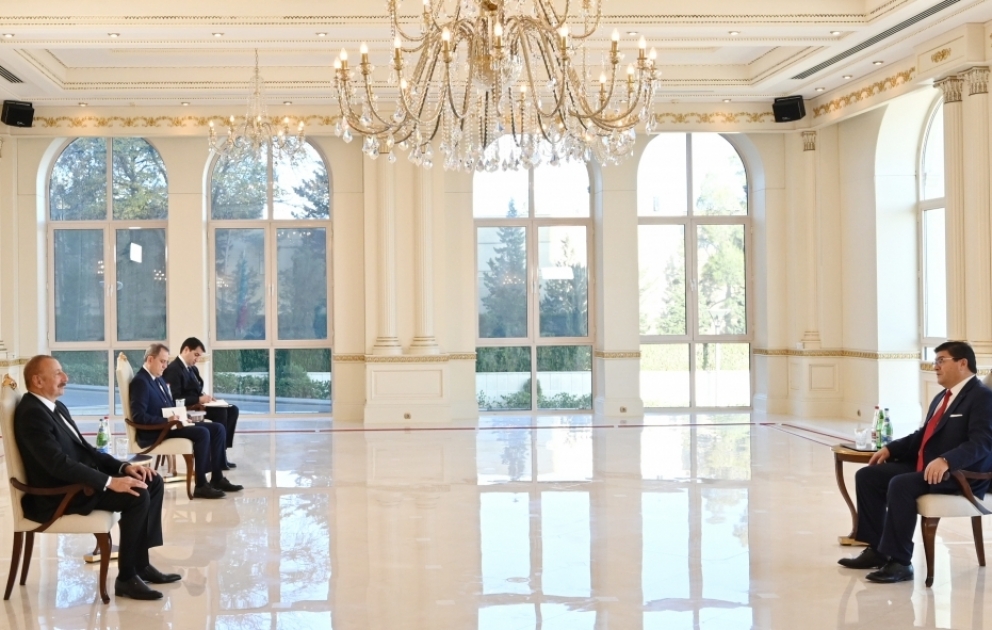 Le président de la République reçoit les lettres de créance du nouvel ambassadeur du Chili