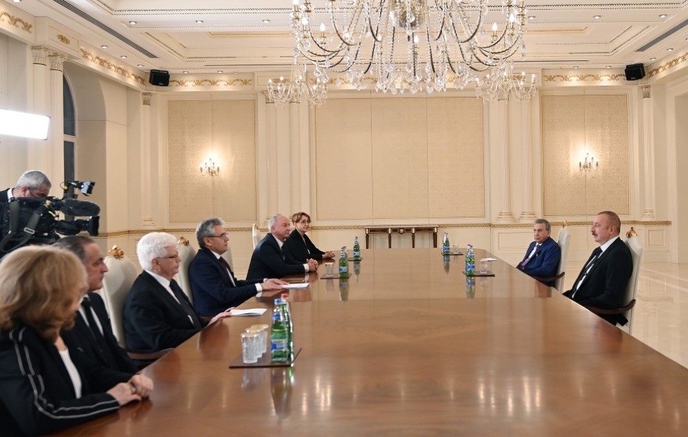 Le président Ilham Aliyev reçoit une délégation menée par le président de l’Académie des Sciences de Russie