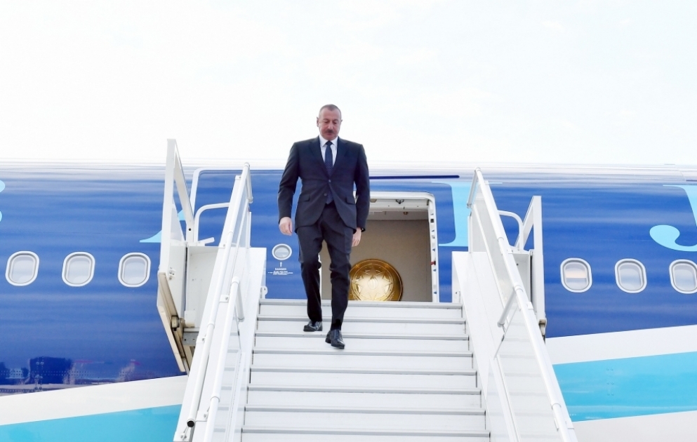 Staatspräsident Ilham Aliyev zu Arbeitsbesuch in Sotschi eingetroffen