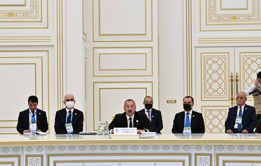 Le 15e Sommet de l'Organisation de coopération économique a eu lieu à Achgabat 
Le président azerbaïdjanais Ilham Aliyev a participé au sommet