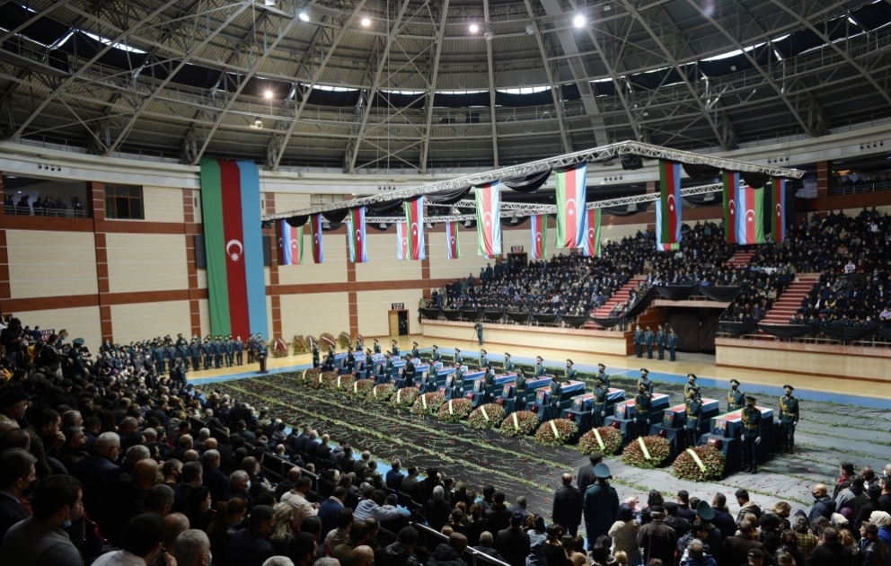 L’Azerbaïdjan rend un dernier hommage aux militaires morts dans le crash d’un hélicoptère du Service national de protection des frontières