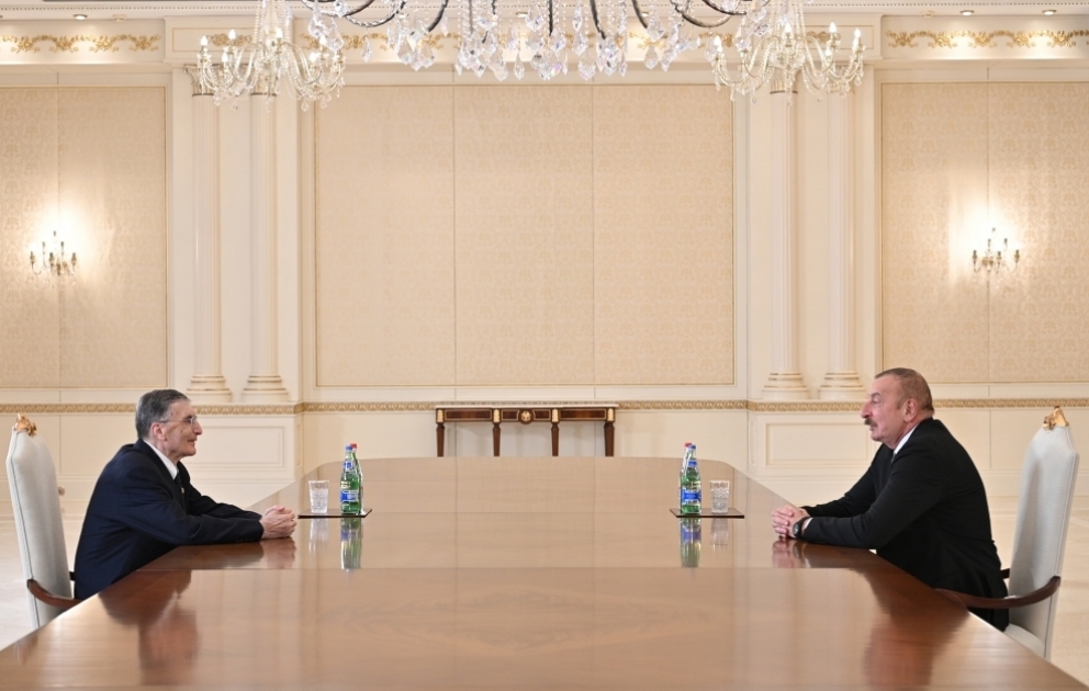 Präsident Ilham Aliyev empfängt weltberühmten Gelehrten Aziz Sanjari