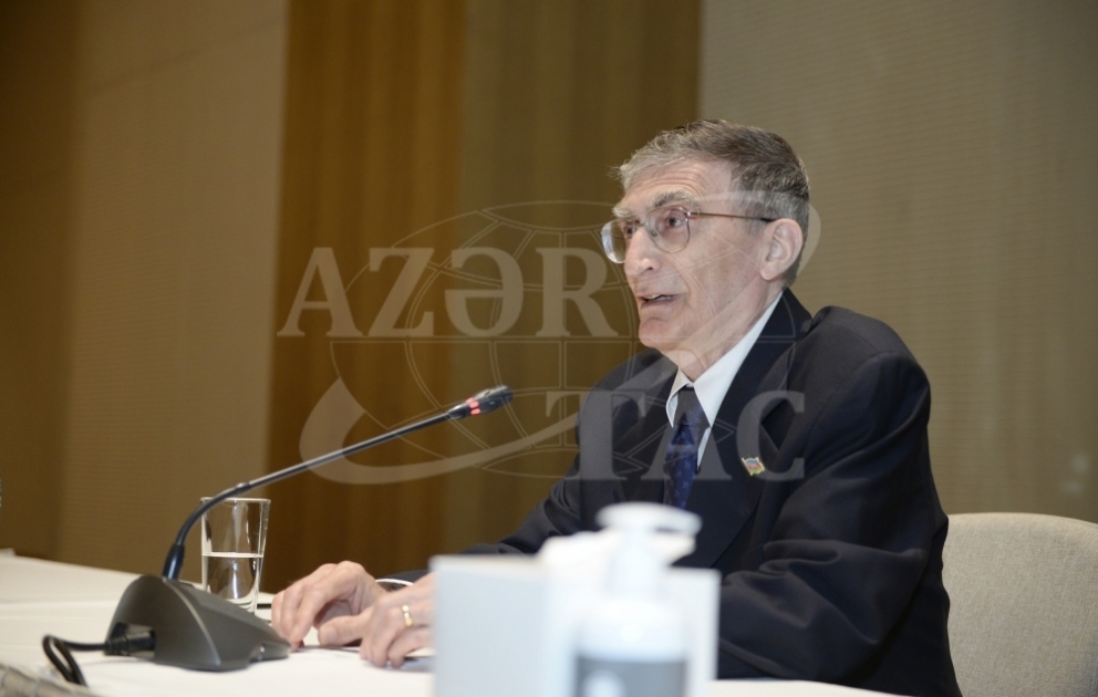 Əziz Səncər: Uşaqlara dəqiq elmlər haqqında biliklər verilməlidir