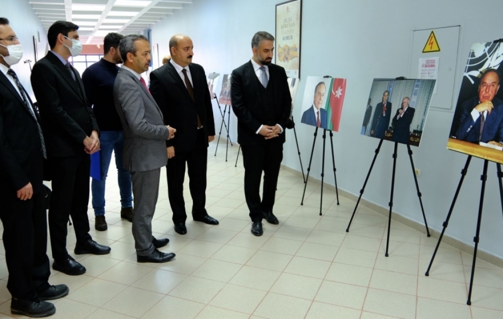 Ulu öndər Heydər Əliyevin xatirəsi Türkiyənin Sivas şəhərində ehtiramla anılıb