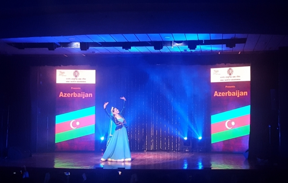 Azərbaycanlı tələbə Hindistanda beynəlxalq tədbirdə "Sarı gəlin" rəqsini ifa edib