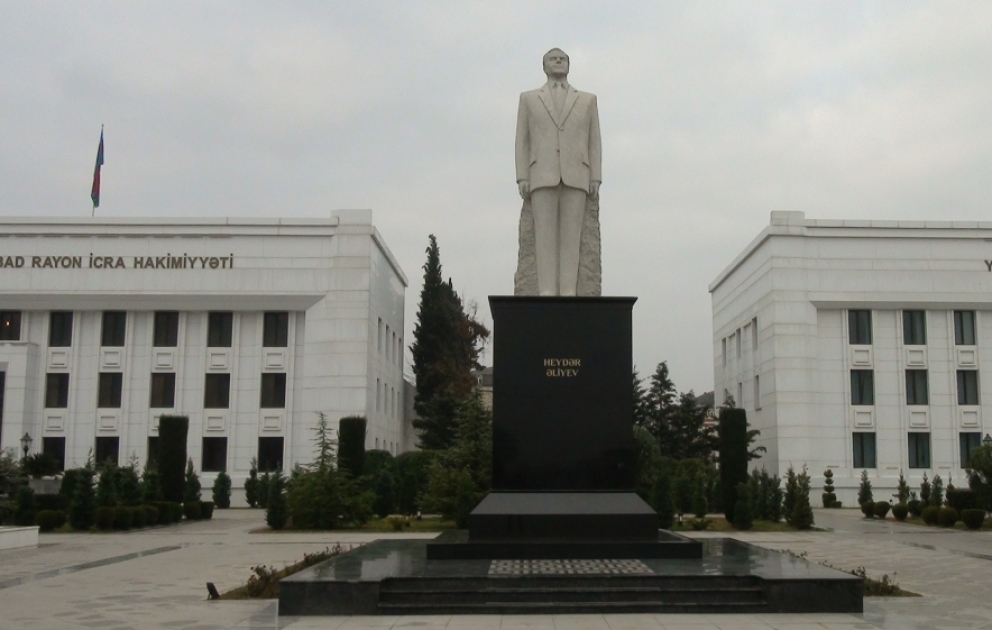 Sabirabadda ulu öndər Heydər Əliyevin xatirəsi ehtiramla anılıb