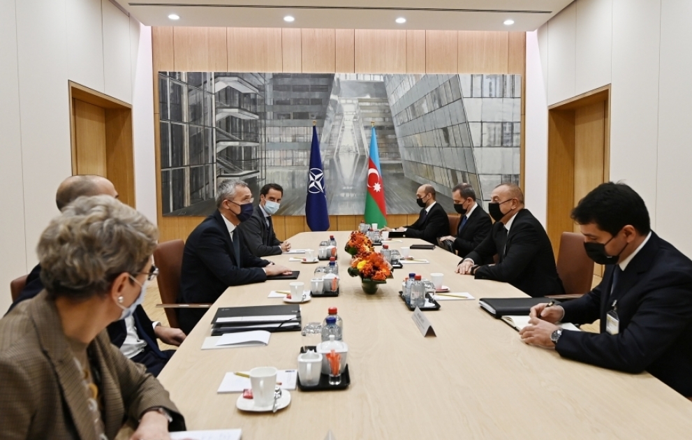 Le président Ilham Aliyev et le Secrétaire général de l’OTAN Jens Stoltenberg s’entretiennent à Bruxelles