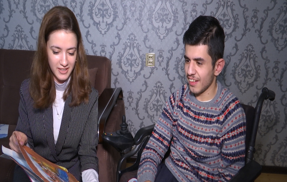 Fiziki məhdudiyyətli şəxs: Valideynlər əlil övladlarından utanmasınlar!