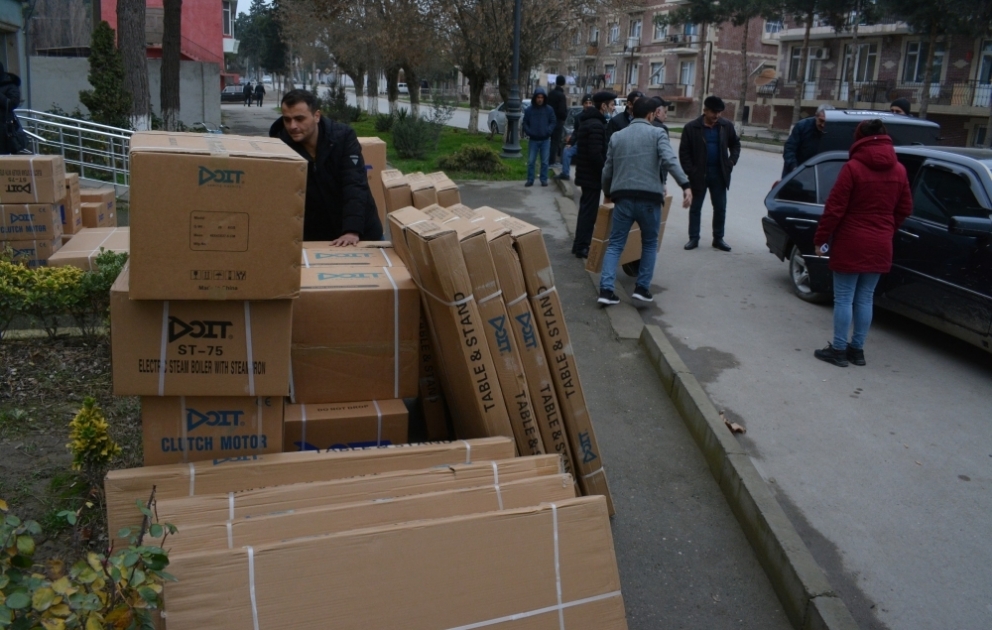 Şimal rayonlarında özünüməşğulluq proqramı çərçivəsində 17 nəfərə “kiçik dərzi” zərfi üzrə aktivlər verilib