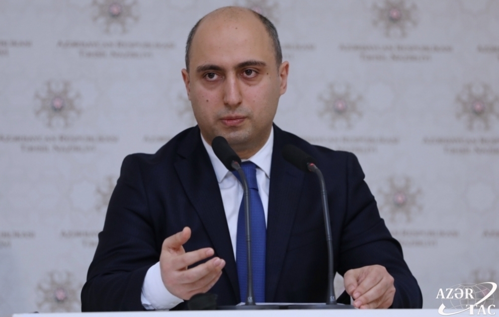 Emin Əmrullayev: Rayon təhsil şöbələri tam ləğv olunmur