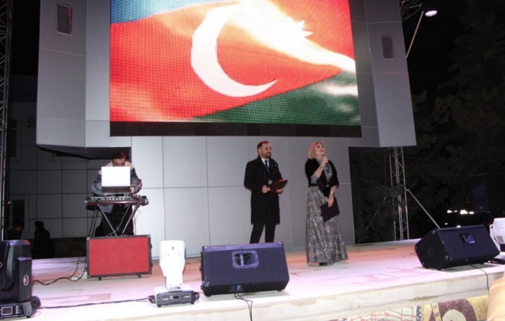 Yevlaxda konsert və möhtəşəm atəşfəşanlıq
