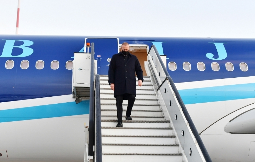 Le président azerbaïdjanais Ilham Aliyev est venu à Saint-Pétersbourg