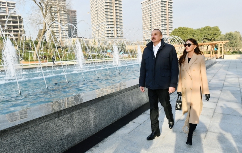 Präsident Ilham Aliyev und First Lady besuchen Erholungspark im Khatai Rayon von Baku nach Rekonstruktion