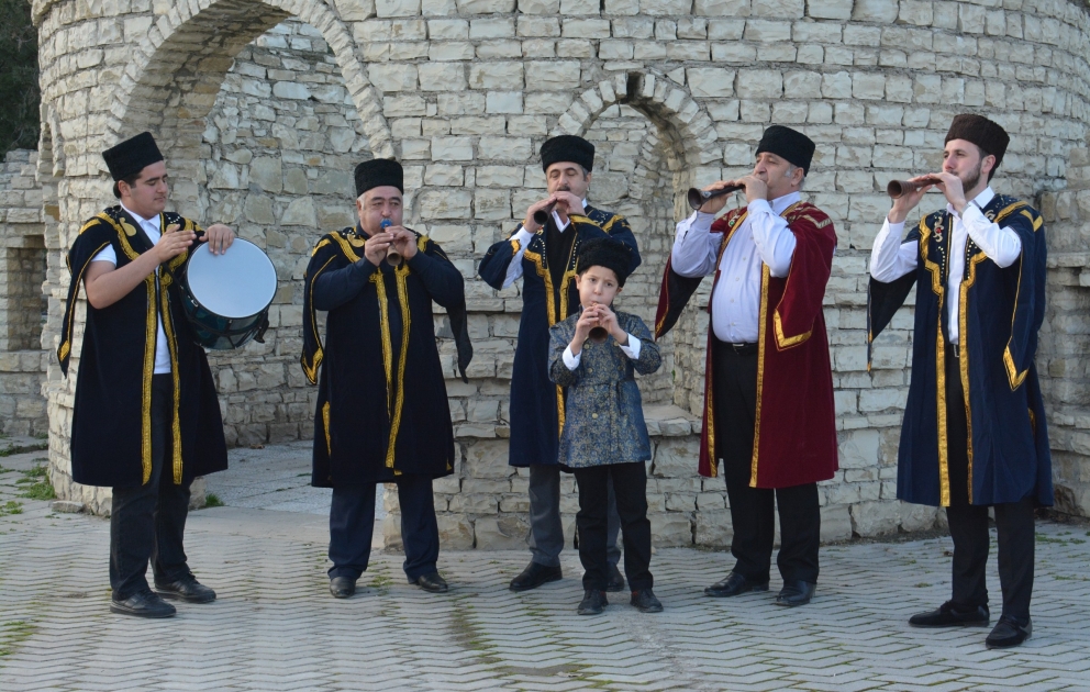 El şənliklərinin sevimli kollektivi - “Çıraqqala” zurnaçılar ansamblı