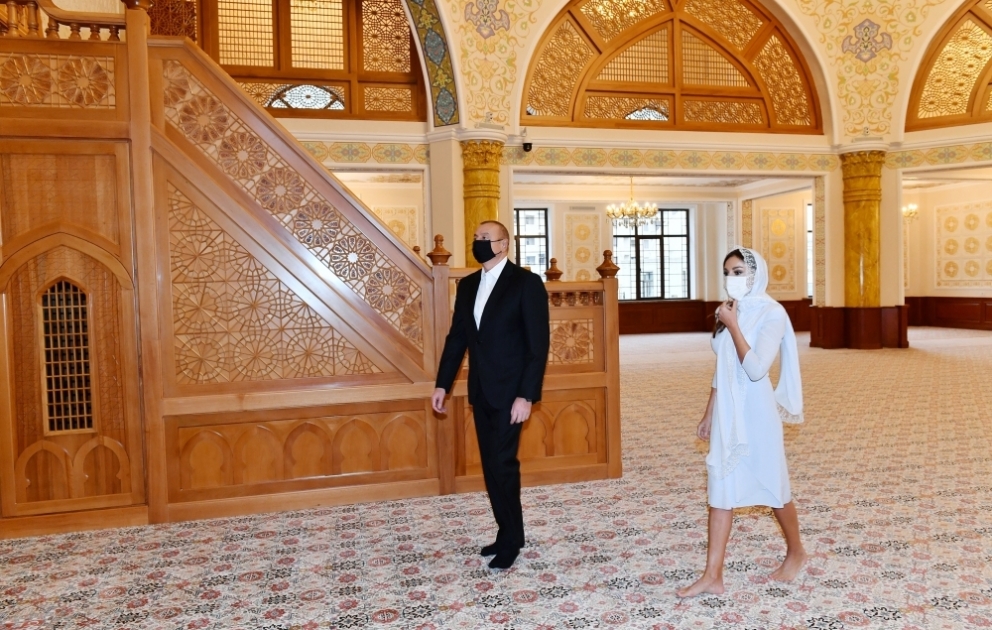 President Ilham Aliyev and First Lady Mehriban Aliyeva viewed conditions created at new building of “Khanim Fatimeyi Zahra” mosque in Yeni Gunashli