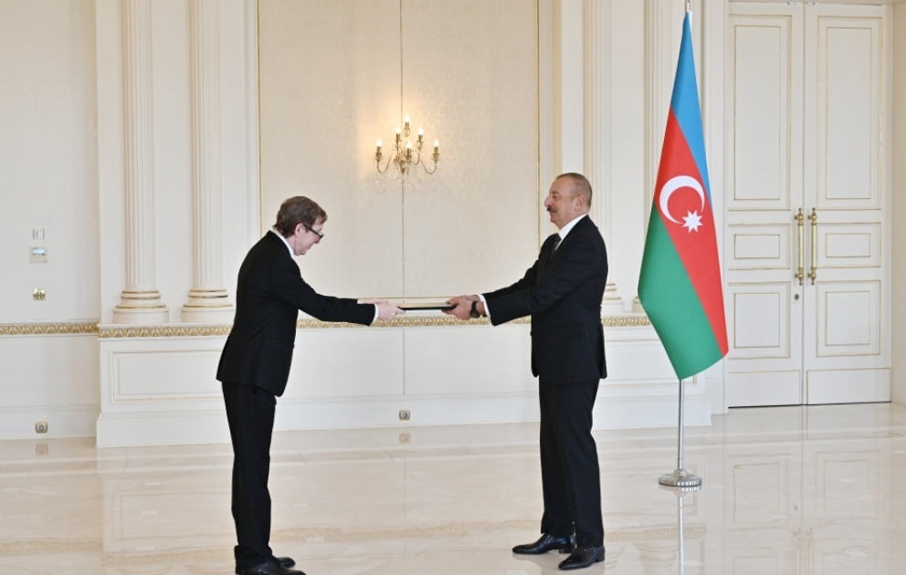 Prezident İlham Əliyev Əlcəzairin Azərbaycanda yeni təyin olunmuş səfirinin etimadnaməsini qəbul edib