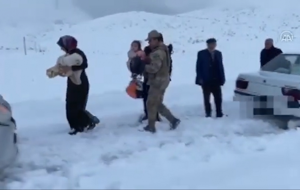 Türk əsgəri 11 nəfəri ölümdən xilas etdi