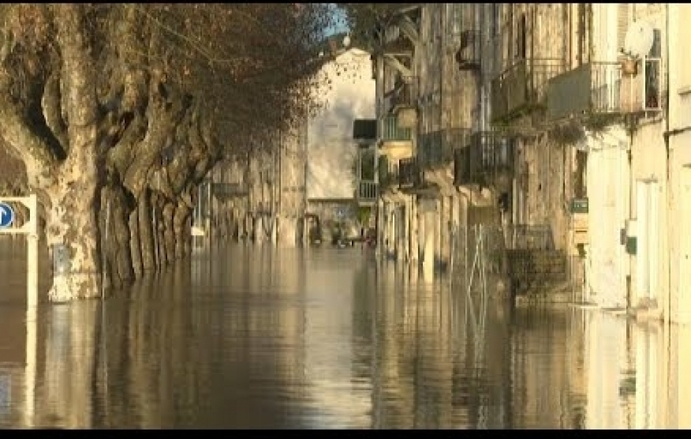 In France's Gironde, locals look on as floodwaters rise