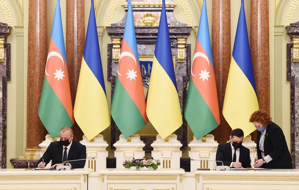 Подписаны азербайджано-украинские документы