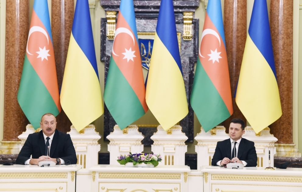 Les présidents azerbaïdjanais et ukrainien font des déclarations à la presse