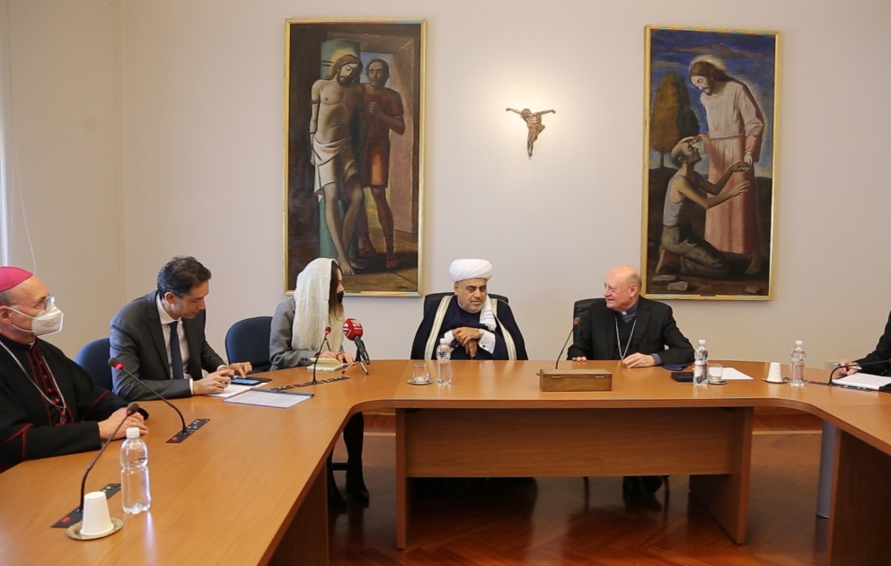 Şeyxülislam Allahşükür Paşazadə Vatikanın Mədəniyyət üzrə Pontifik Şurasının sədri ilə görüşüb