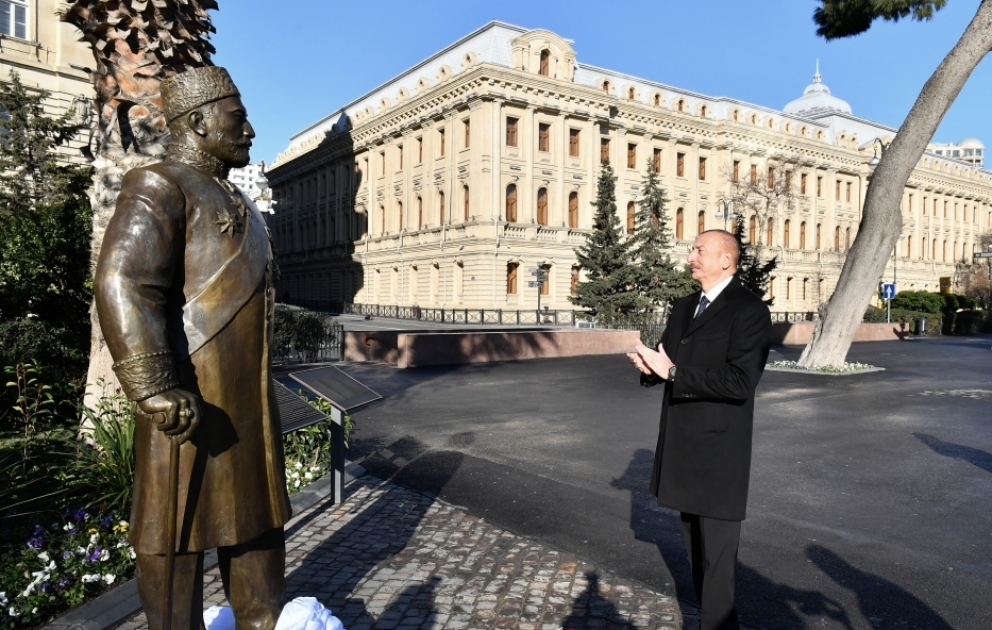 Le président Ilham Aliyev participe à l’inauguration de la statue de Hadji Zeynalabdin Taghiyev