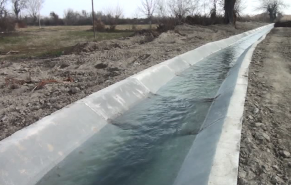 Başlanğıcını Suqovuşan su anbarından götürən kanala beton üzlük çəkilib