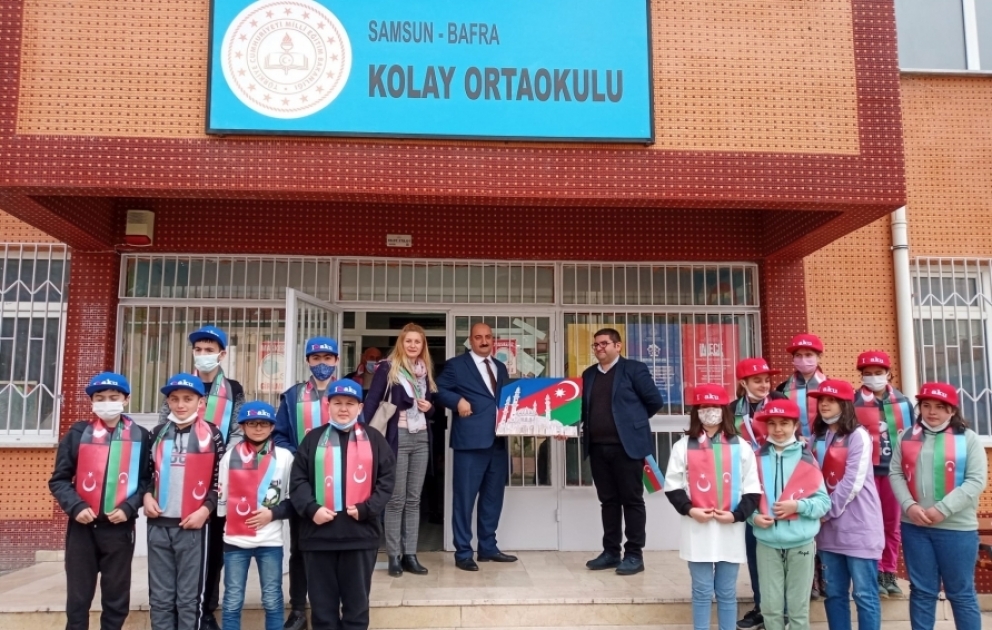 Samsun məktəbliləri Azərbaycan sevdasını “Qarabağ Azərbaycandır!” şüarı ilə tərənnüm edirlər