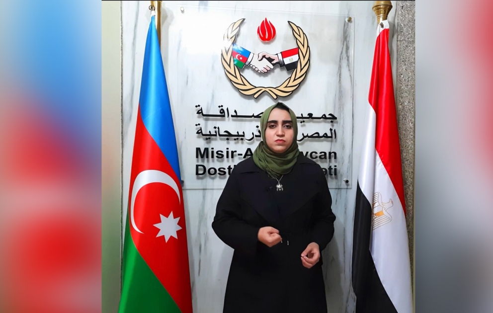 Misirli tələbə Ümumxalq Hüzn Günündə şəhidlərə həsr olunmuş şeirlə çıxış edib
