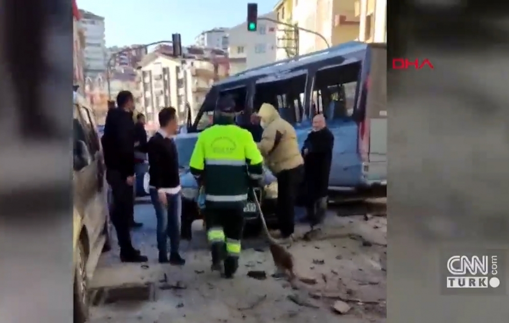 Türkiyədə minik avtomobili və sərnişin avtobusu toqquşub