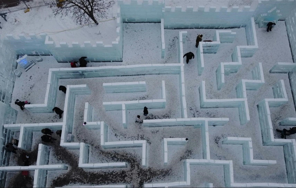 Ice maze provides winter fun for Minnesotans