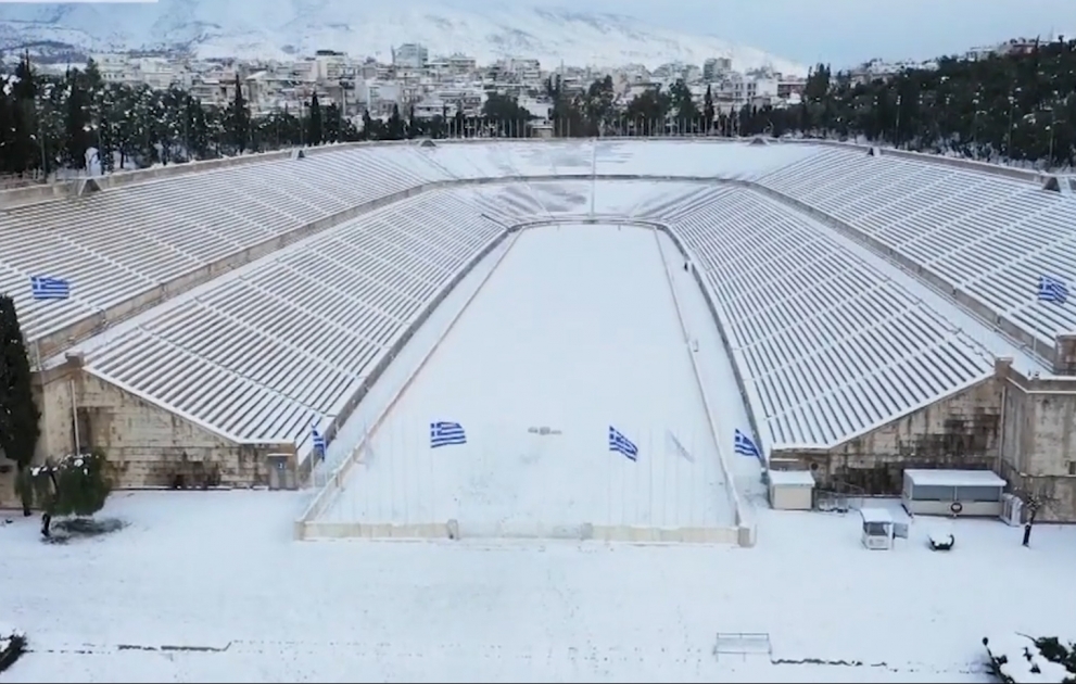 Athens residents enjoy snowy day on the foothills of the Acropolis