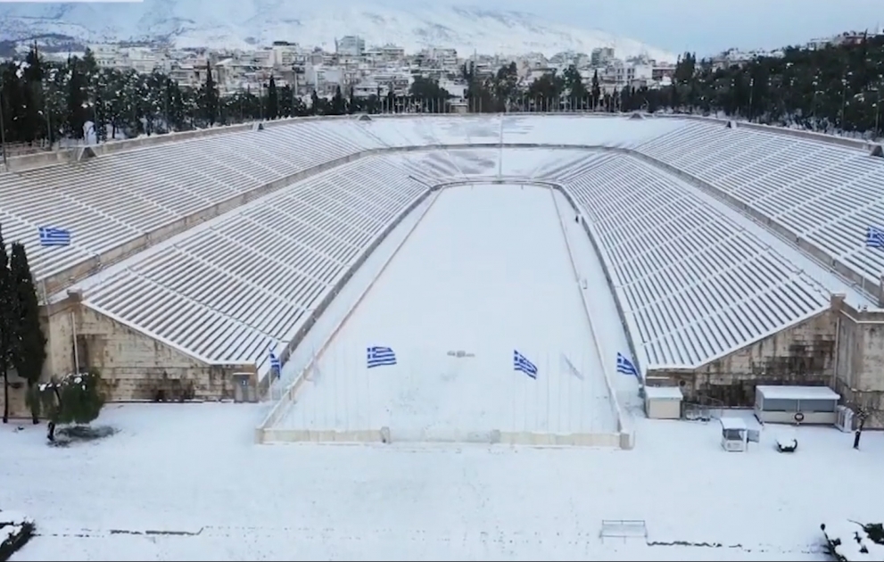 Tonnenweise Schnee in Athen in Griechenland