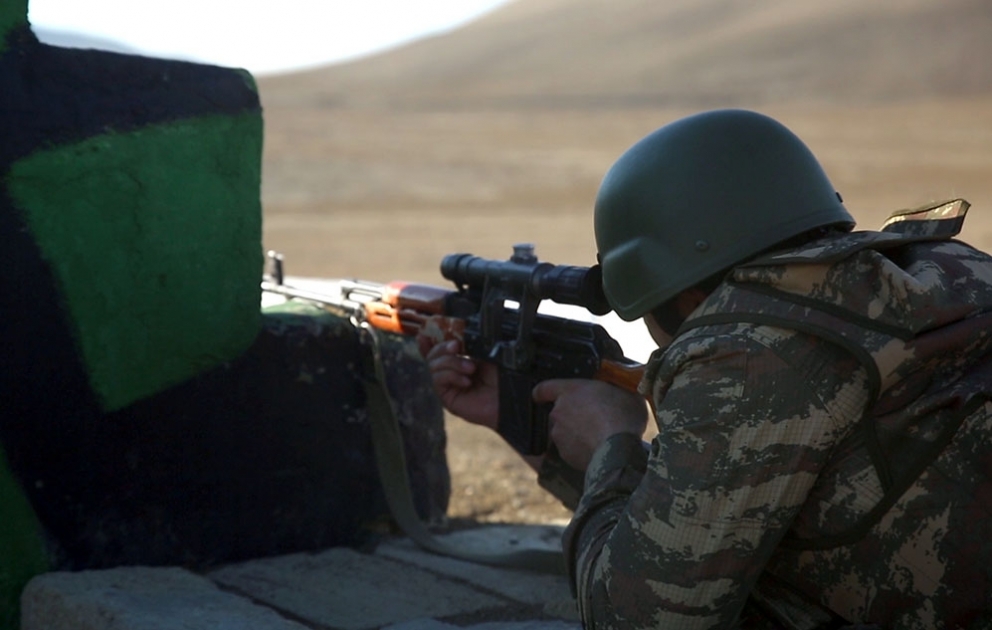 Hərbi vəzifəlilərlə keçirilən təlim toplanışı başa çatıb