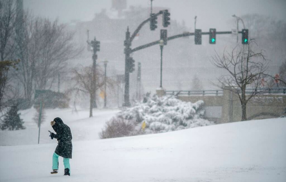 Winter storm pummels Northeast with heavy snow, strong winds
