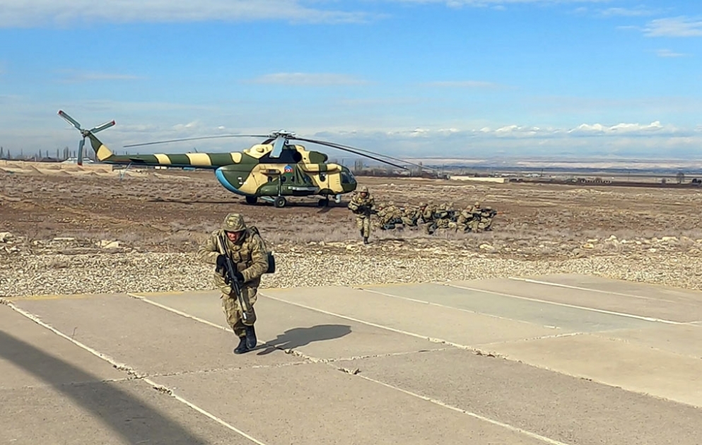 Special attention is paid to commandos' training