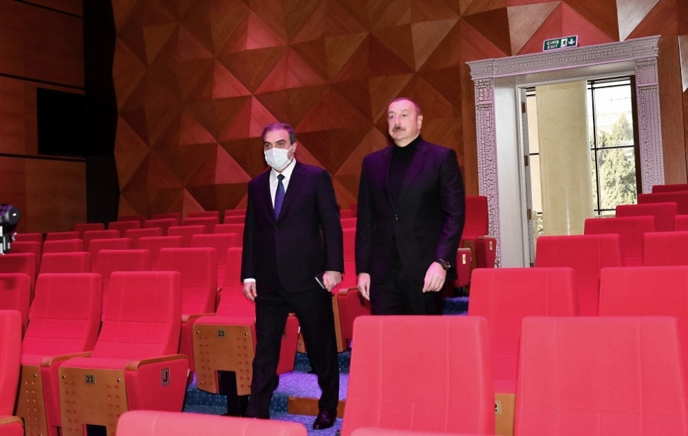 Präsident Ilham Aliyev weiht für Ganja Schauspielhaus gebautes neues Gebäude